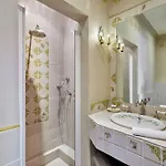 Luxurious 4 Bedroom Duplex, 200m From Place Morny *