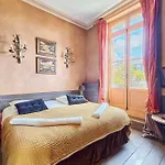Apartmán Luxurious 4 Bedroom Duplex, 200m From Place Morny *