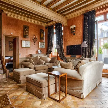 Luxurious 4 Bedroom Duplex, 200m From Place Morny Deauville