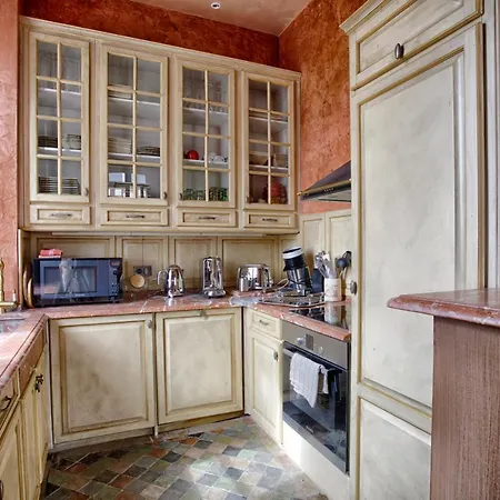 Apartment Luxurious 4 Bedroom Duplex, 200m From Place Morny