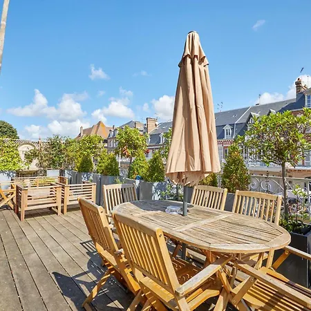 Luxurious 4 Bedroom Duplex, 200m From Place Morny Deauville