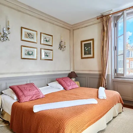 Luxurious 4 Bedroom Duplex, 200m From Place Morny * Deauville