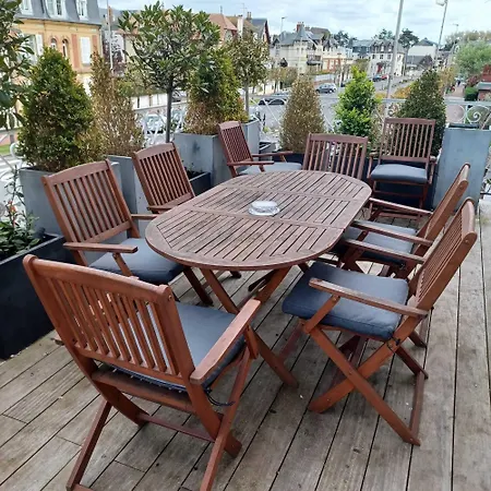 Luxurious 4 Bedroom Duplex, 200m From Place Morny Apartment *