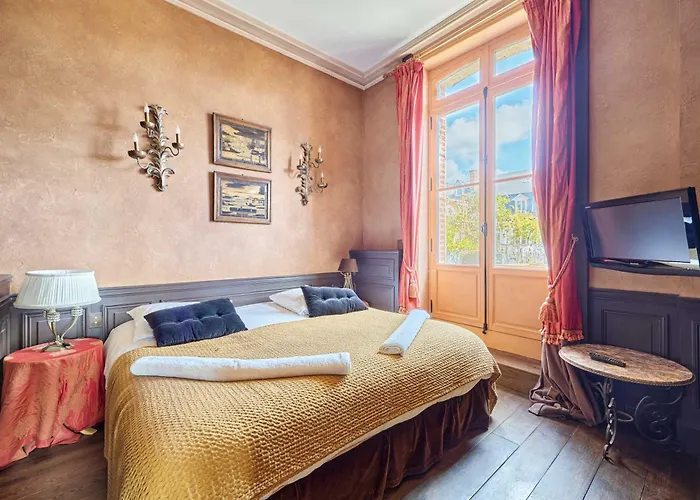 Apartment Luxurious 4 Bedroom Duplex, 200m From Place Morny *