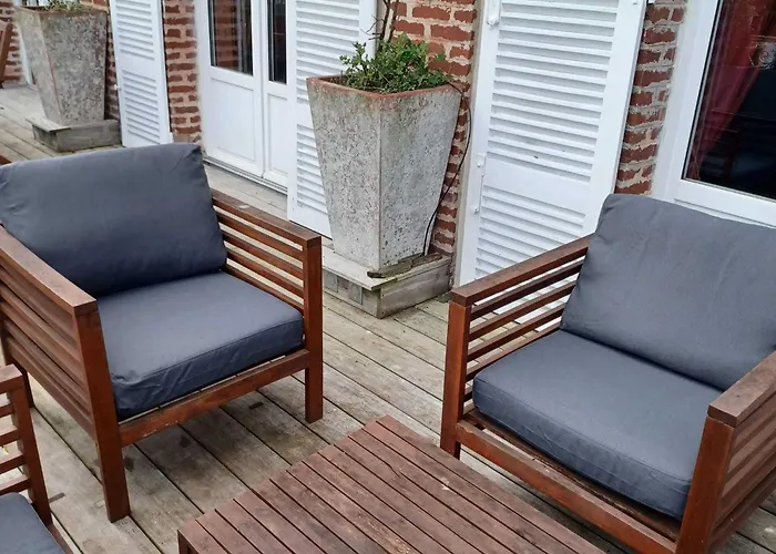 Luxurious 4 Bedroom Duplex, 200m From Place Morny