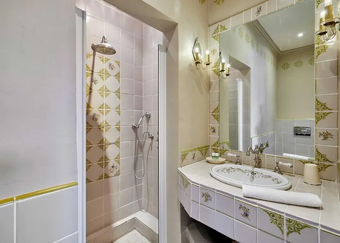 Luxurious 4 Bedroom Duplex, 200m From Place Morny *