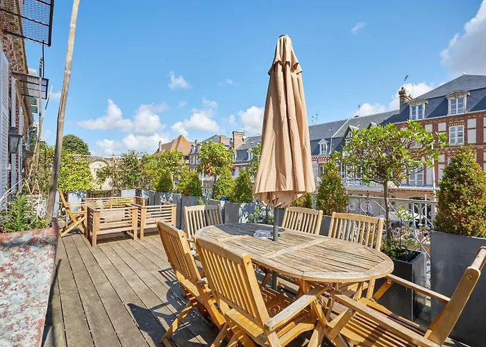 Luxurious 4 Bedroom Duplex, 200m From Place Morny Deauville