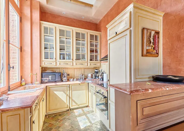 Luxurious 4 Bedroom Duplex, 200m From Place Morny Apartmán Deauville